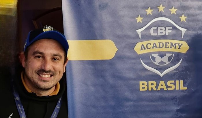 Ajude um professor a realizar a licença de treinador de futebol