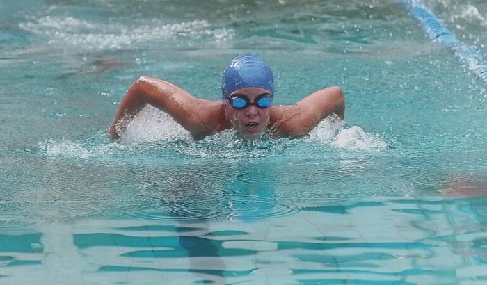 Ajuda comprar maiô de competição Gabriela