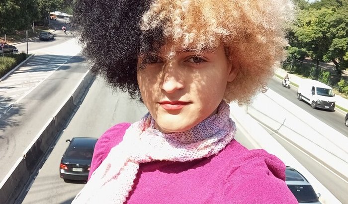 Uma trans nordestina sonhando com casa própria em Sp.