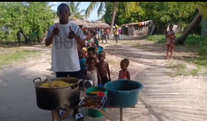 Ajudar na alimentação e para construção da escolinha para as crianças da África Moçambique