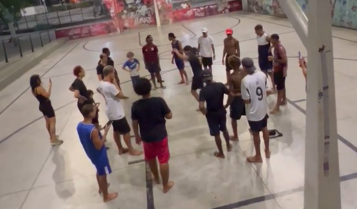 AJUDA PARA COMPRAR UMA CAIXA DE SOM PARA O TREINO DE PASSINHO