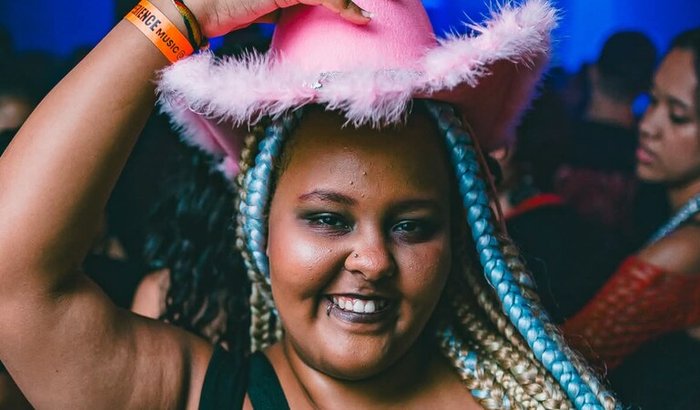 Ajude uma atriz iniciante