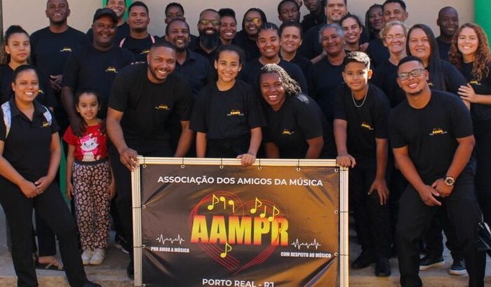 Apoio para compra e reforma de instrumentos da Banda da Associação dos Amigos da Musica de Porto Real-RJ .