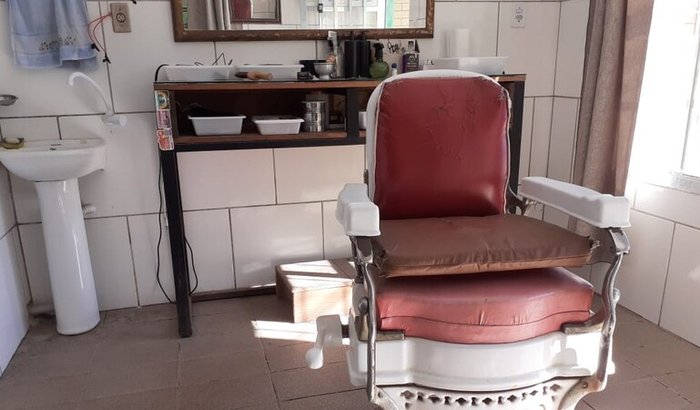 Ajuda para uma barbearia de bairro, comprar máquinas de bancada