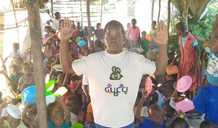 Levando pão para quem não tem pão