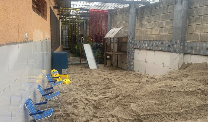Parque de areia para as crianças