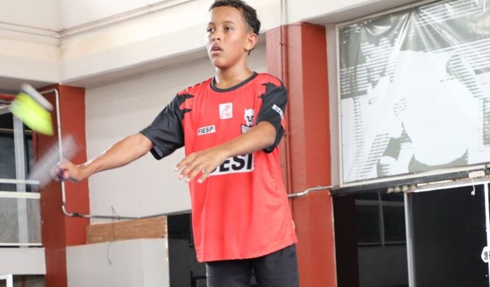 AJUDA PARA UM ATLETA 