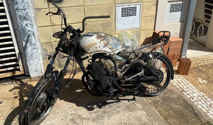 Moto Kelly - Queimada Na AV SP