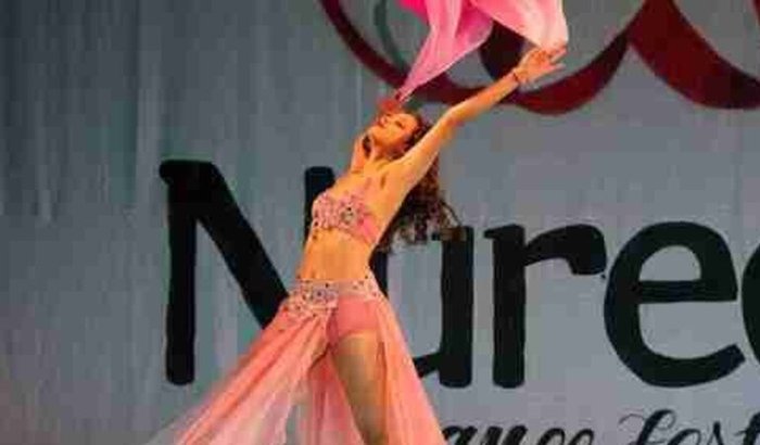 Ajude esta bailarina à ir aos festivais 