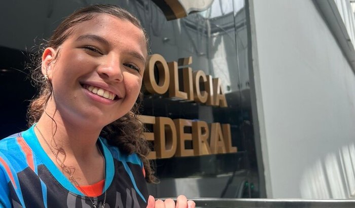 Ajude na viagem internacional da Larissa!