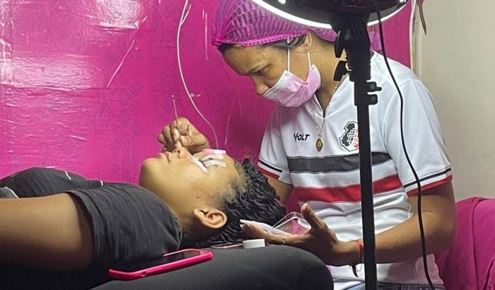 Ajude uma lash design 