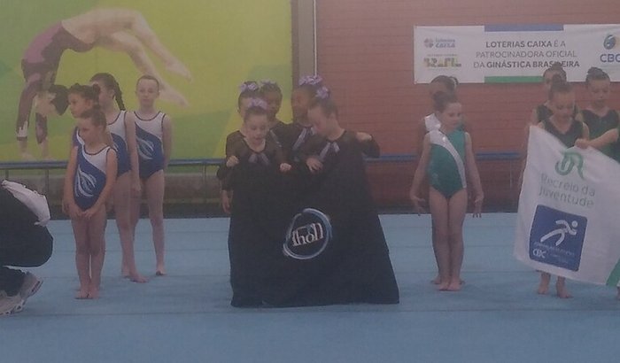 Ajuda para Copa Olímpia em Montevidéu-Ginastica Artística 