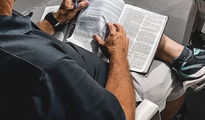 Ajuda para comprar cadeiras universitárias para estudo bíblico