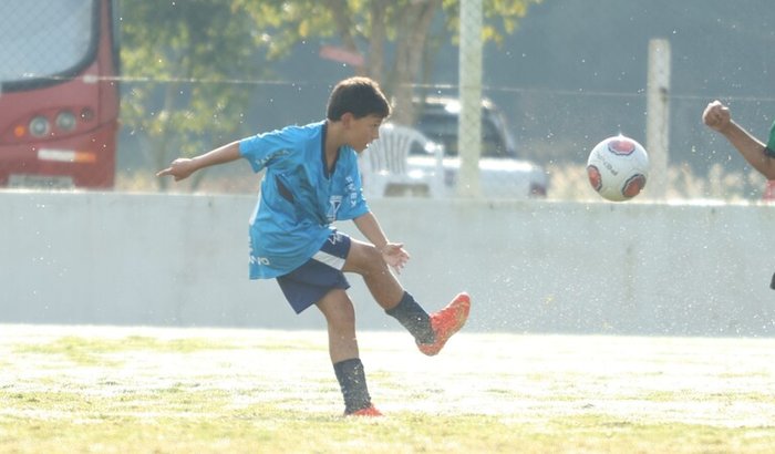 DEREK - "Ajude o pequeno craque realizar seu sonho no futebol"