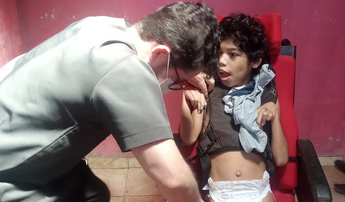 Para comprar uma cadeira de rodas nova para o Pedro Enzo que é portador de paralisia cerebral e microcefalia.