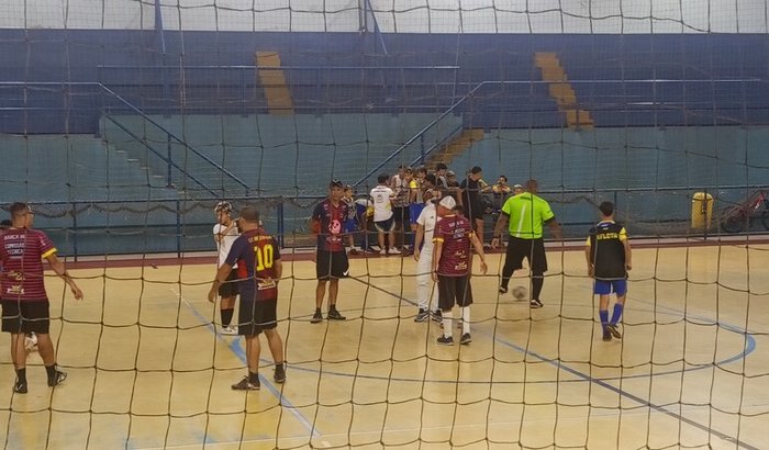 AJUDA PARA UM ATLETA DE BASE