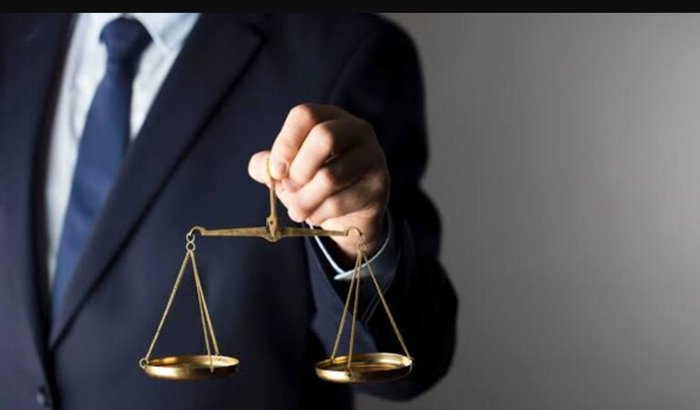 Pagar processo criminal contra perseguidor.