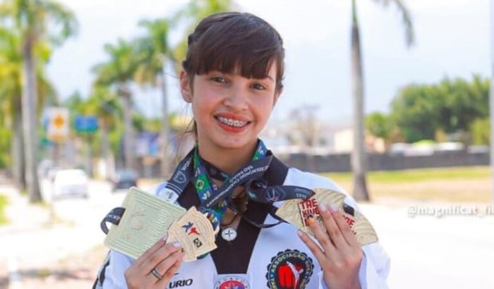 "Pequena no Tamanho, Gigante na Luta."