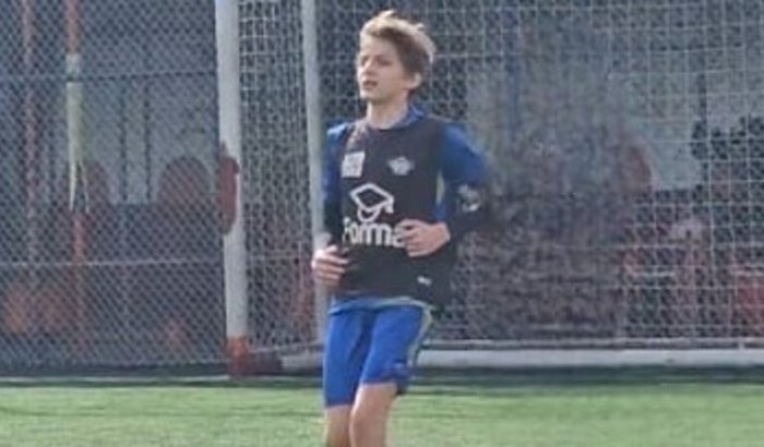 Me ajudem a ir para escola de alta performance de futebol.