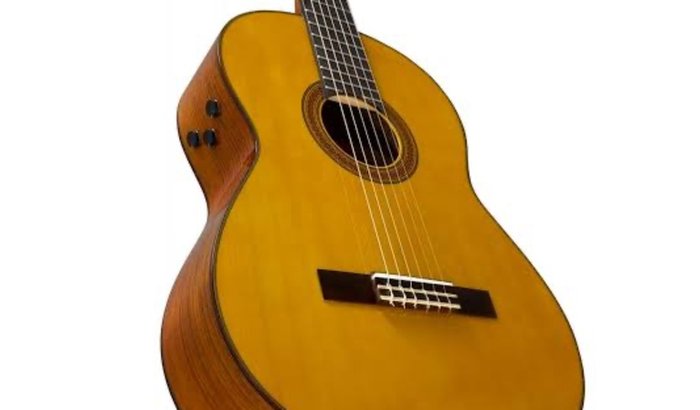 Violão de aniversário pra Bia 