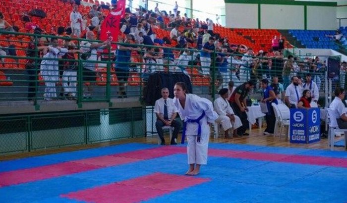 Ajuda com os custos da minha viagem para o Mundial na Espanha