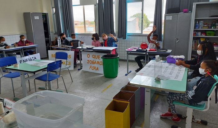 Material escolar para alunos carentes