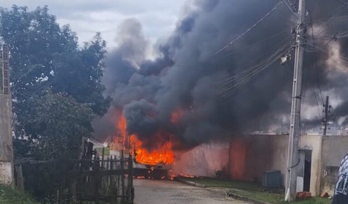 Tio Júlio transporte escolar 113 Colombo