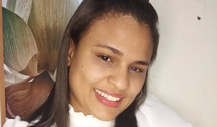 Para custear o valor da viagem até Curitiba e dá continuidade ao tratamento de transplante de córnea .