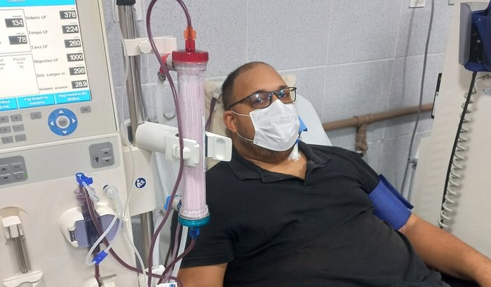 Ajudar a Thiago a fazer a cirurgia da fístula e na hemodiálise 