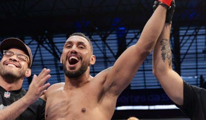 Me ajuda a levar minha história pro octógono do UFC!