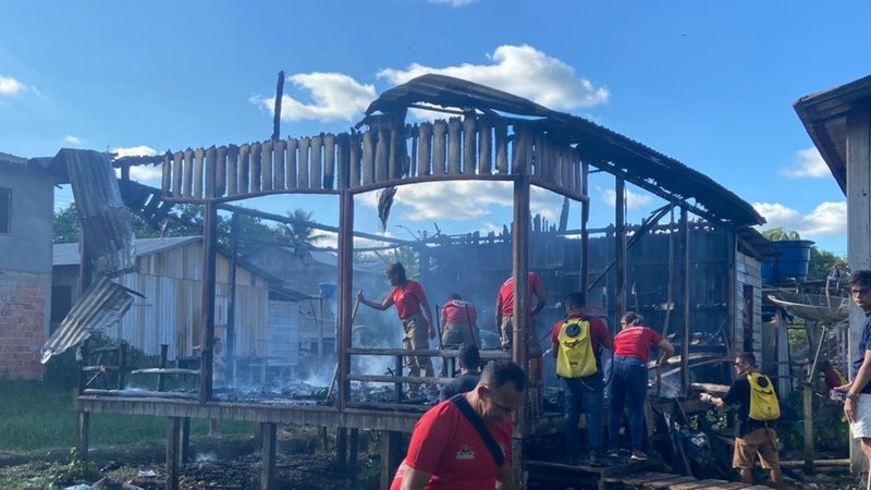 imagem da vaquinha Ajudar a comprar casa que foi queimada 