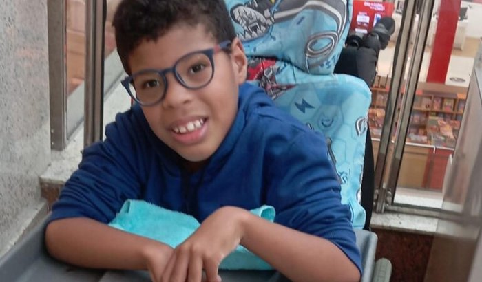 Ajude o Fernandinho a ficar em pé com segurança