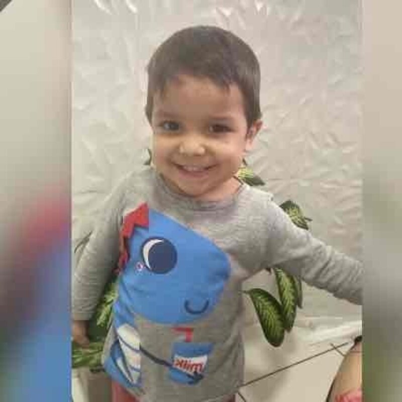 imagem da vaquinha Henrique menino sorridente 