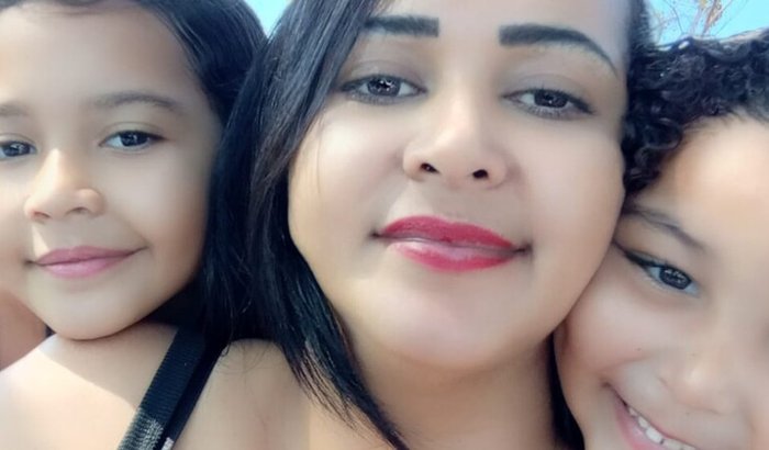 Ajuda a cirurgia da angelica