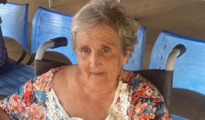 Ajude Rozenda com uma cadeira de rodas adaptável