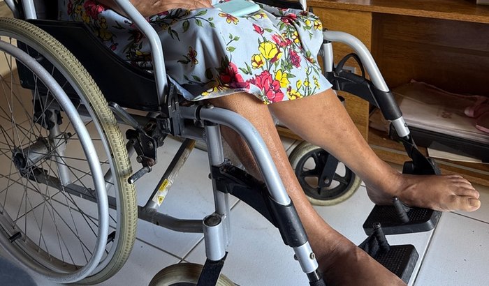 Paralisia sequela HTLV -cadeira motorizada