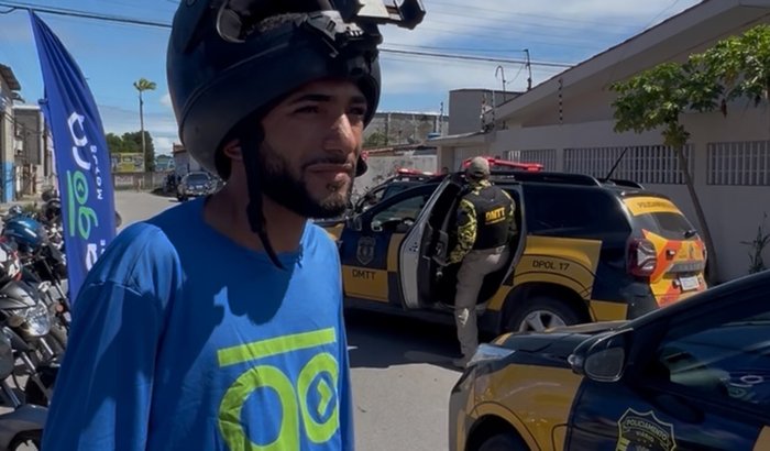 ME AJUDE A TIRAR MINHA MOTO DO PÁTIO 