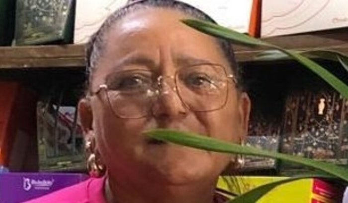 Ajuda pra fazer uma cirurgia no olho.