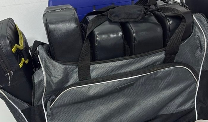 Carro e materiais de trabalho furtados