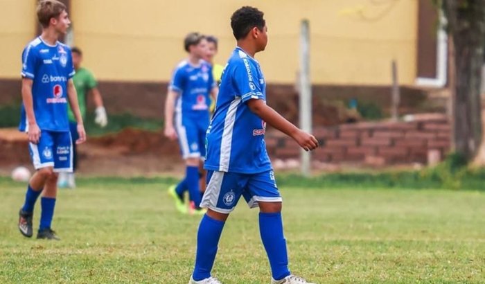 Ajude o Arthur Ferreira