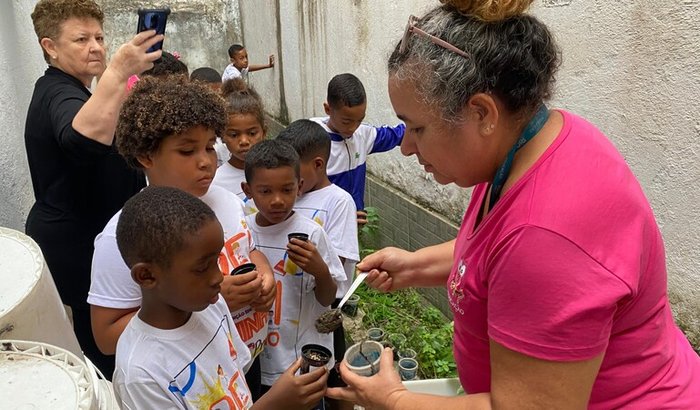 Promovendo desenvolvimento para crianças e adolescentes na Cidade de Deus
