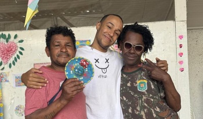 AJUDE JUJU SAIR DAS RUAS 