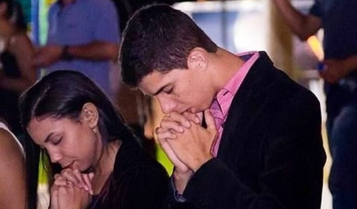 ajuda a fabricar meu livro "Pare tudo e Ouça a voz de Deus"