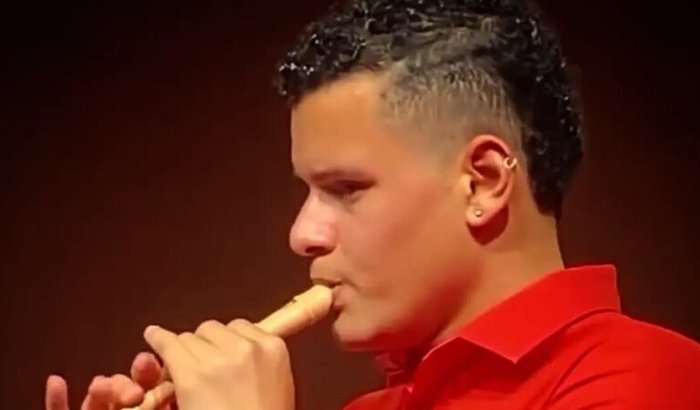 Ajude Rafael a recuperar seus instrumentos. 