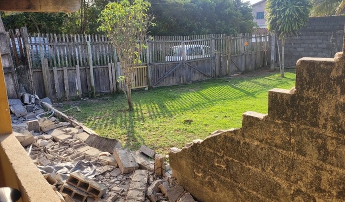 Reforma o Muro da casa da Minha Avó