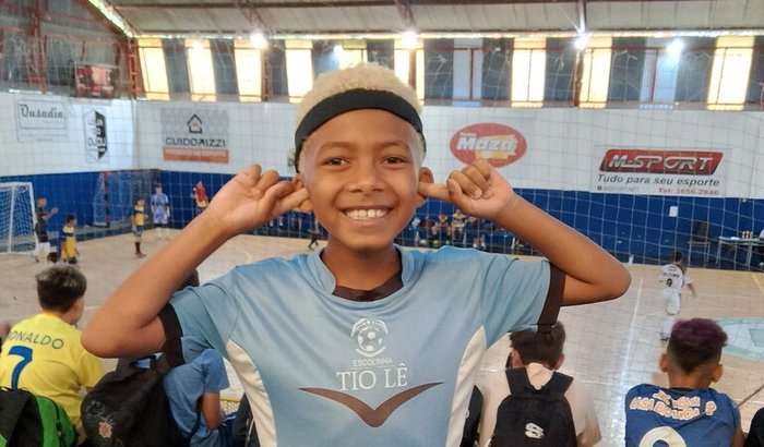 Ajude o Luís Davi fazer um teste de futebol e BH e no Paraná 