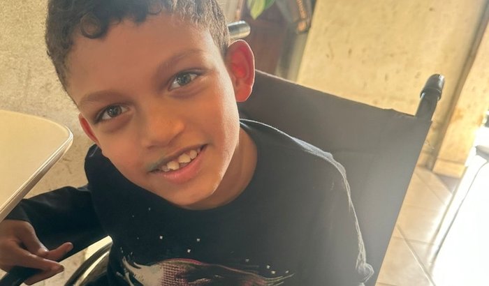 Cadeirinha de rodas com motor do Ataíde 