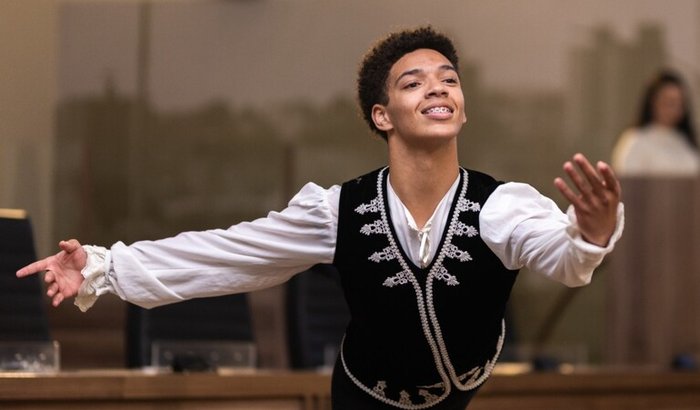 Rumo à França: Um Sonho no Palco Internacional