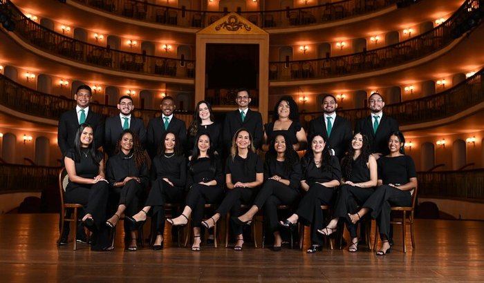 Nos ajuda com nossa formatura 