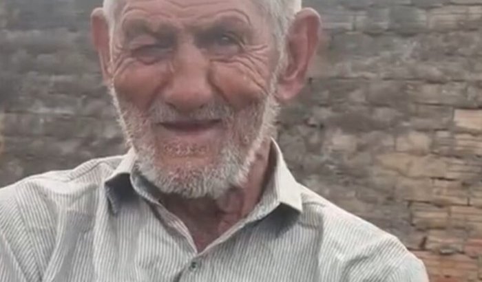 Ajude seu Altamiro, ele dorme coberto por uma lona de cortina